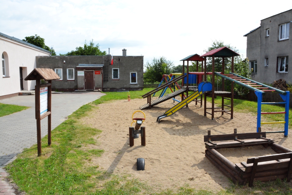 Plac zabaw oraz Świetlica w Niekłonicach Plac zabaw oraz Świetlica w Niekłonicach